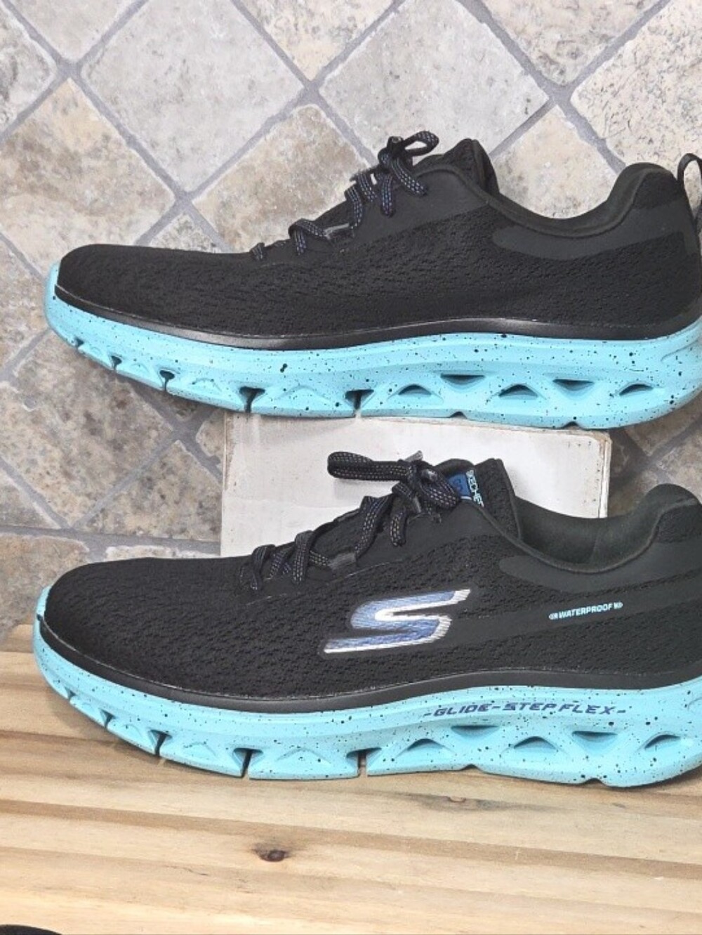 Skechers Woman's Black & Aqua Go Run Glide-Step Flex Athletic Sneakers 9 M